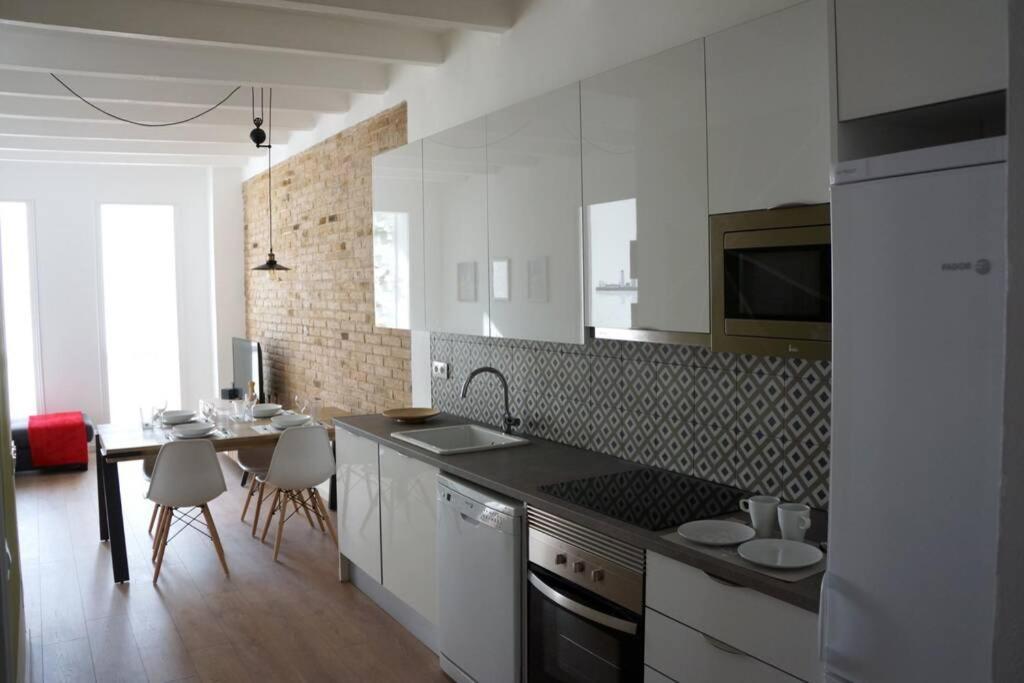 Barcelona Industrial Style Apartment L'Hospitalet de Llobregat Bagian luar foto